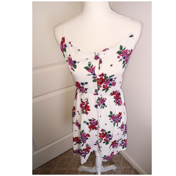 H&M DIVIDED White Floral Front Tie Detail V-Neck Sundress - Size 6 - Picture 11 of 13